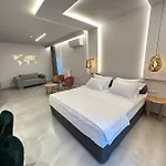 Meteora Gold And Glass 招待所