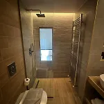 Meteora Gold And Glass 招待所