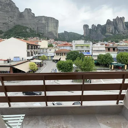 Meteora Gold And Glass בית הארחה