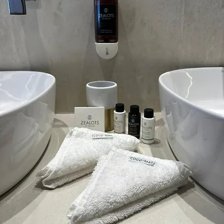 Meteora Gold And Glass 칼람파카