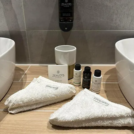 Meteora Gold And Glass 게스트하우스