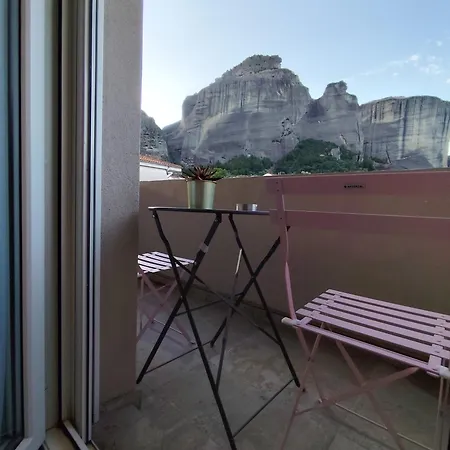 Meteora Gold And Glass בית הארחה